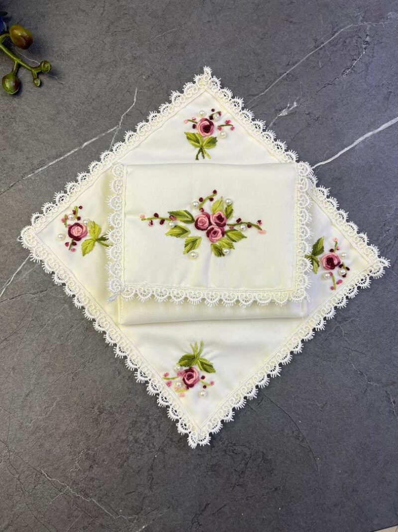 جانماز کیفی کتان گلدوزی بریزیلی کد 1573 - تصویر 1