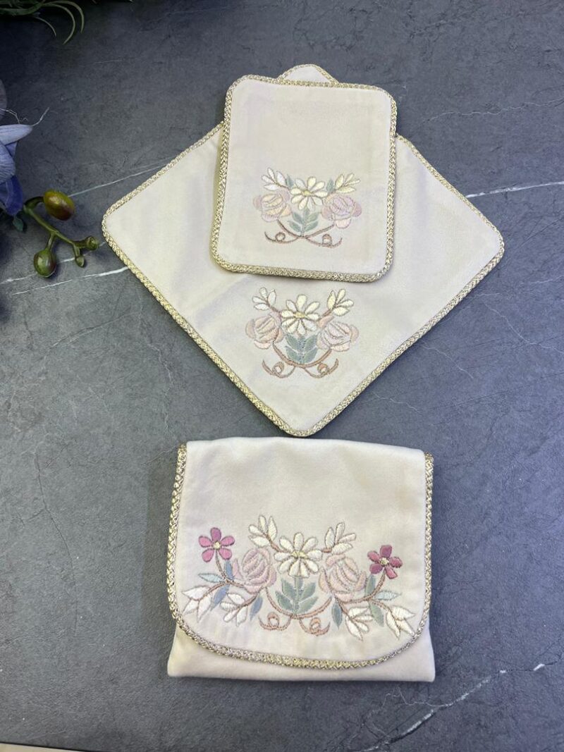 1578 جانماز کیفی مخمل گلدوزی کد 1578 - تصویر 1