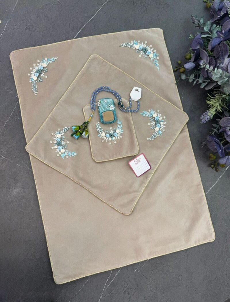 سجاده جانماز مخمل روبان دوزی کد 1588 - تصویر 1