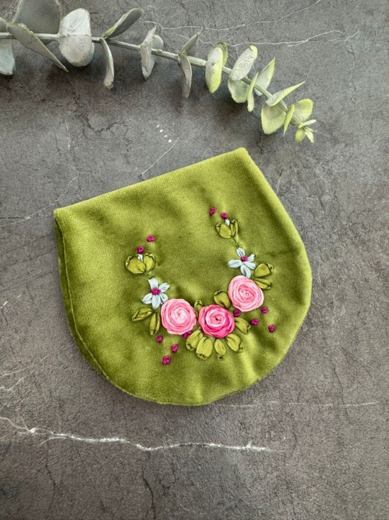 جانماز جیبی روبان دوزی نیم دایره کد 1756 - تصویر 1