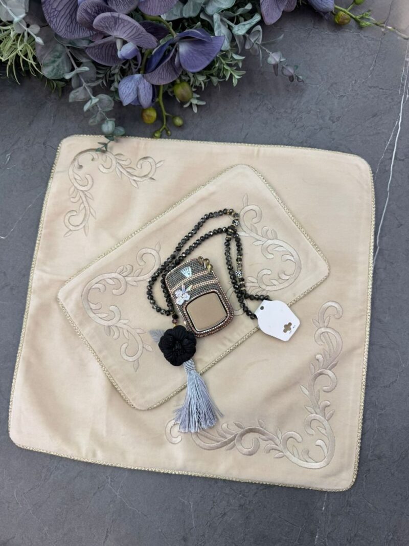 1779 جانماز مخمل گلدوزی کد 1779 - تصویر 1