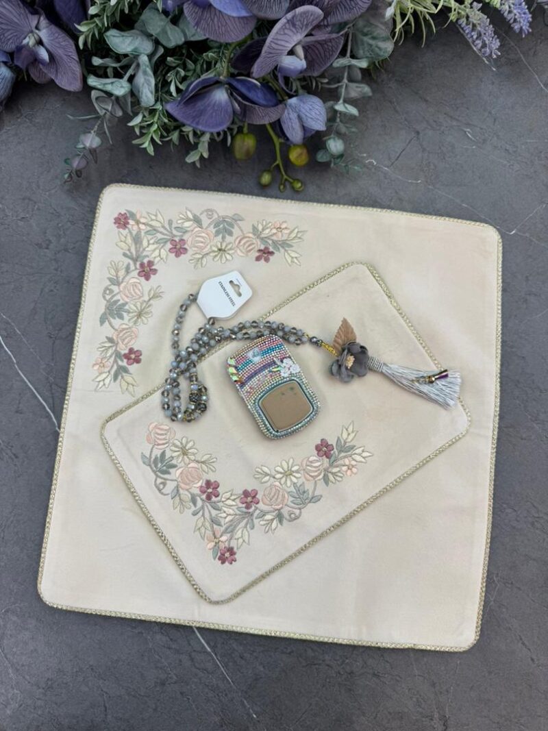 1780 جانماز مخمل گلدوزی کد 1780 - تصویر 1