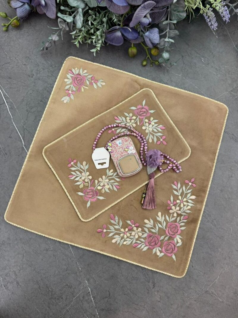 1783 جانماز مخمل گلدوزی کد 1783 - تصویر 1