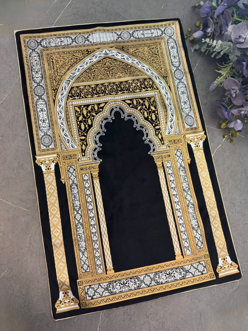 سجاده مخمل طلاکوب کد 1788 - تصویر 1