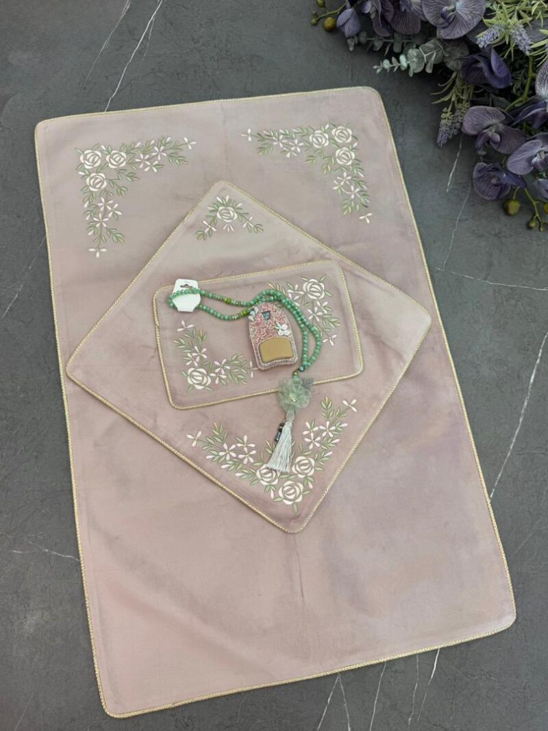 سجاده و جانماز مخمل گلدوزی کد 1789 - تصویر 1