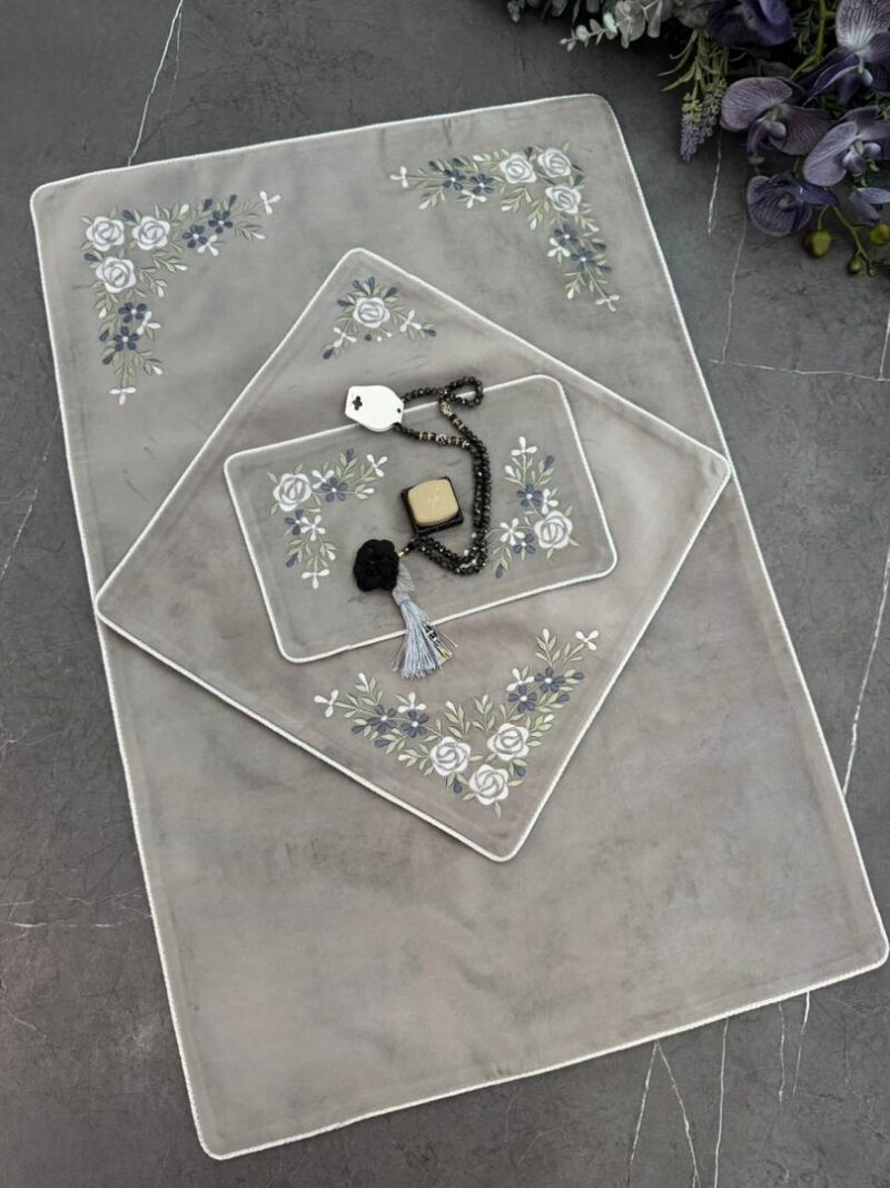 سجاده و جانماز مخمل گلدوزی کد 1790 - تصویر 1