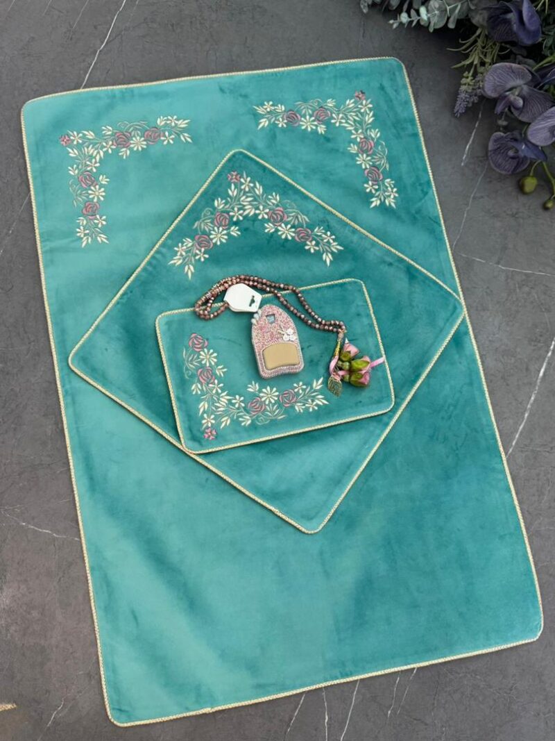 سجاده و جانماز مخمل گلدوزی کد 1794 - تصویر 1