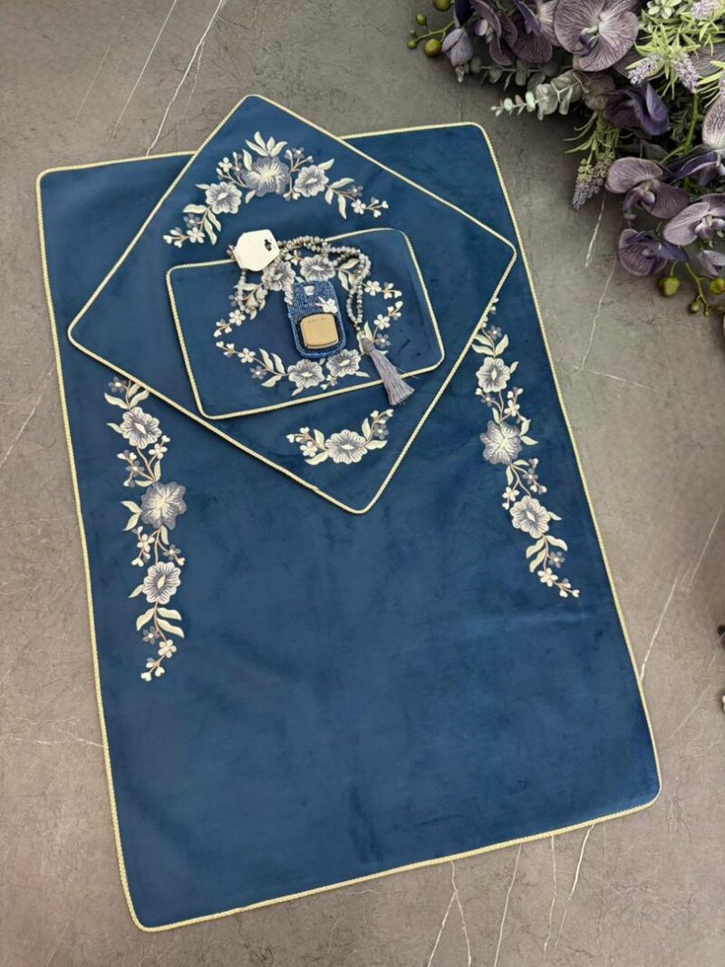 سجاده و جانماز مخمل گلدوزی کد 1795 - تصویر 1