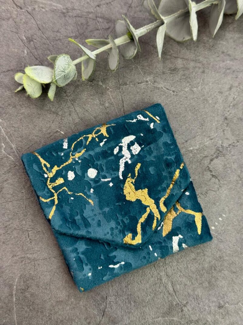 جانماز جیبی مخمل طرحدار کد 1924 - تصویر 1