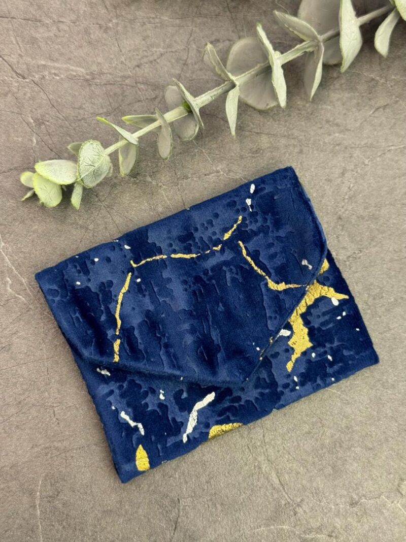 جانماز جیبی مخمل طرحدار کد 1945 - تصویر 1