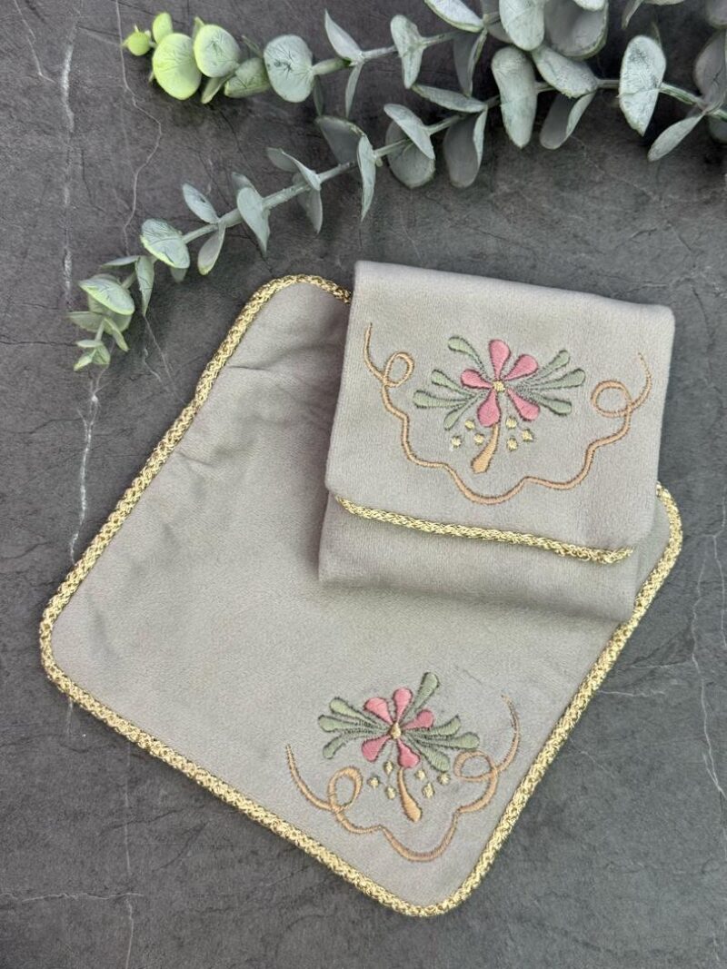 1951 جانماز کیفی مخمل گلدوزی کد 1951 - تصویر 1