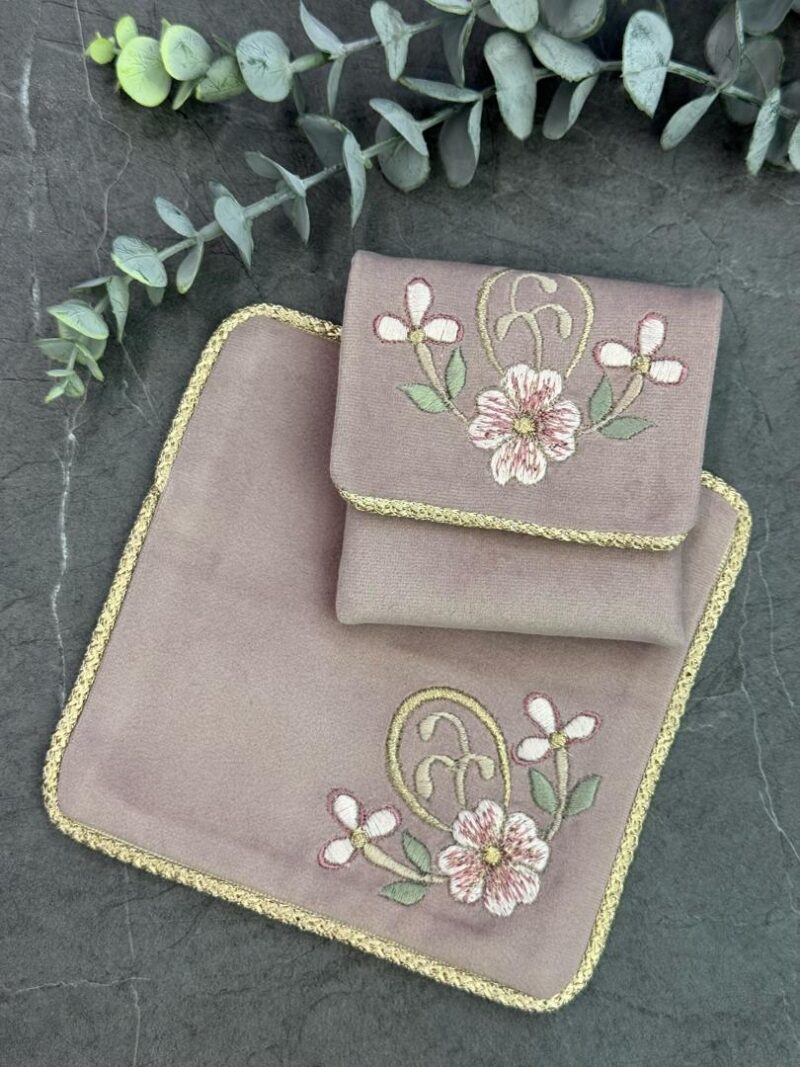 جانماز کیفی مخمل گلدوزی کد 1954 - تصویر 1