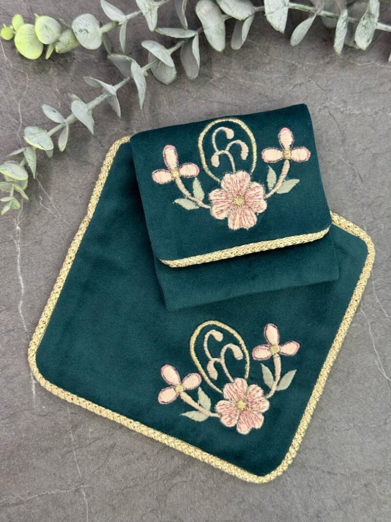 جانماز کیفی مخمل گلدوزی کد 1955 - تصویر 1