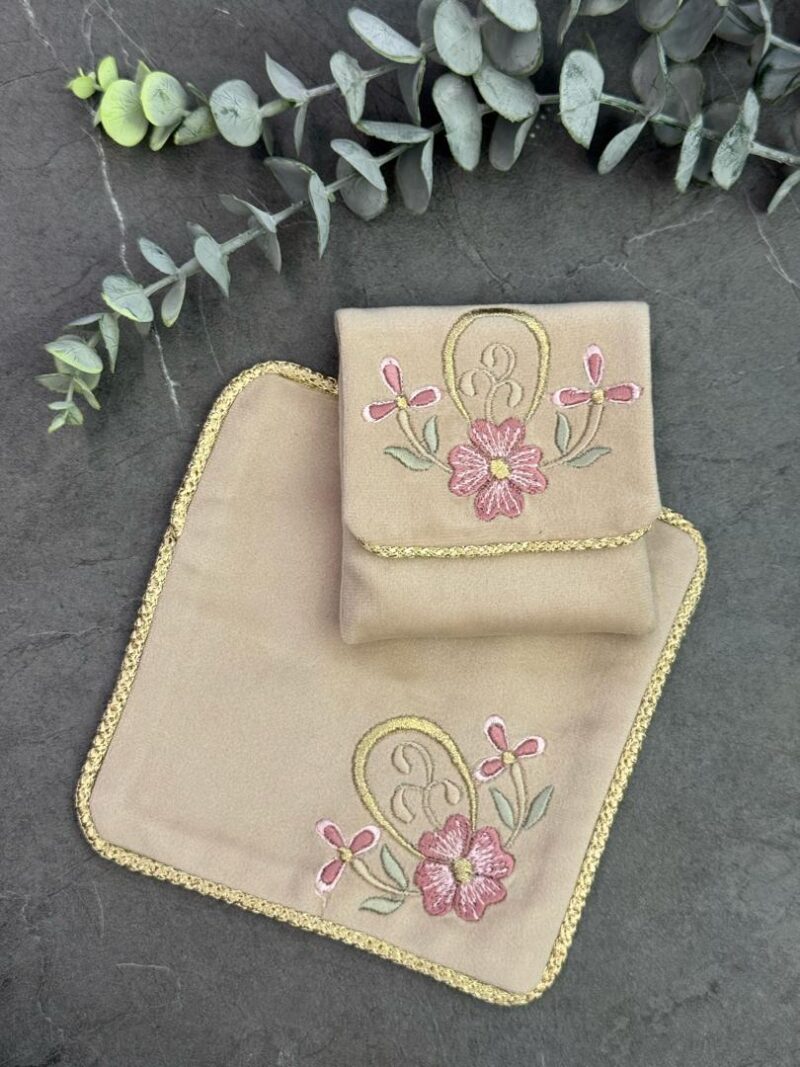 جانماز کیفی مخمل گلدوزی کد 1956 - تصویر 1