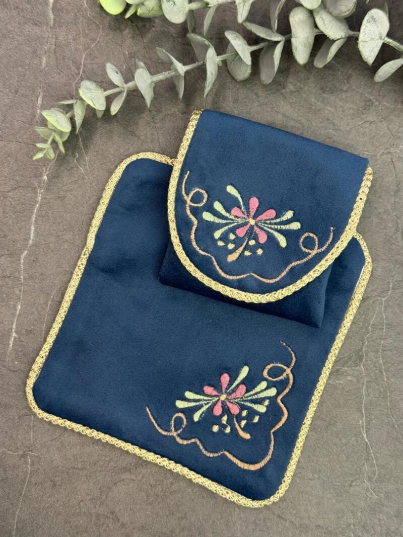 جانماز کیفی مخمل گلدوزی کد 1960 - تصویر 1