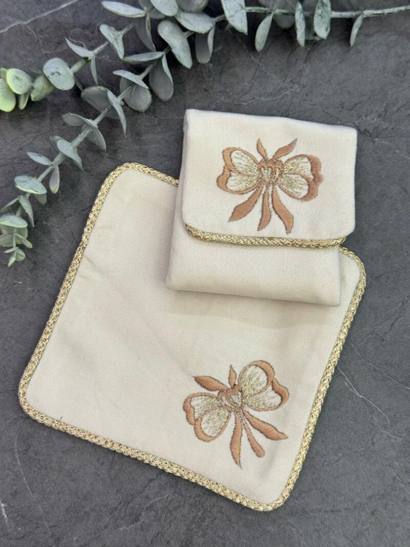 جانماز کیفی مخمل گلدوزی کد 1961 - تصویر 1