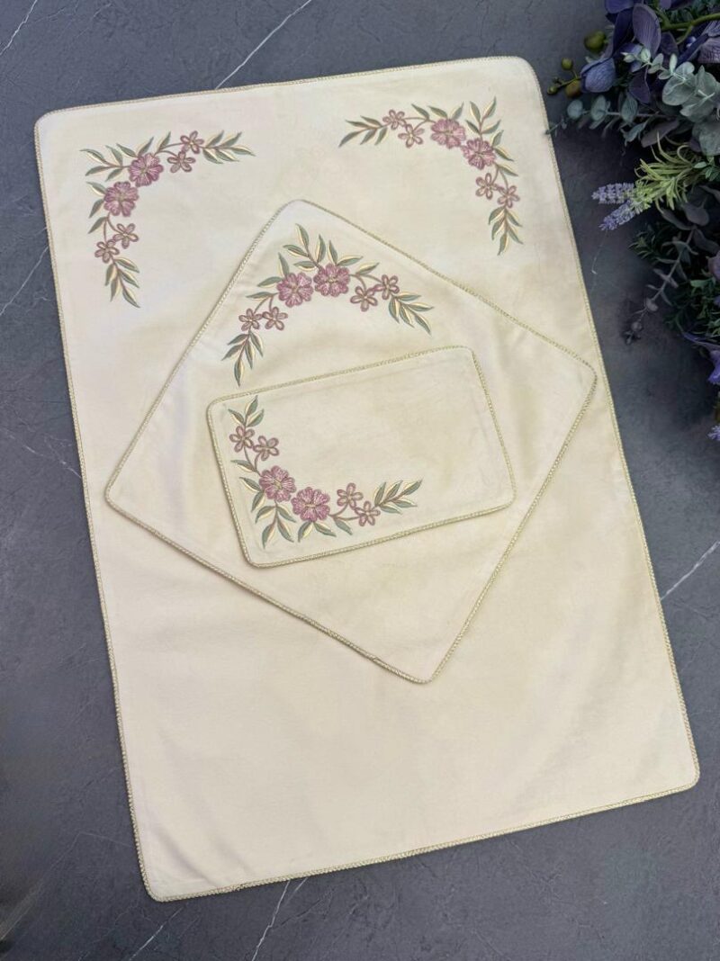 سجاده و جانماز مخمل گلدوزی کد 1966 - تصویر 1