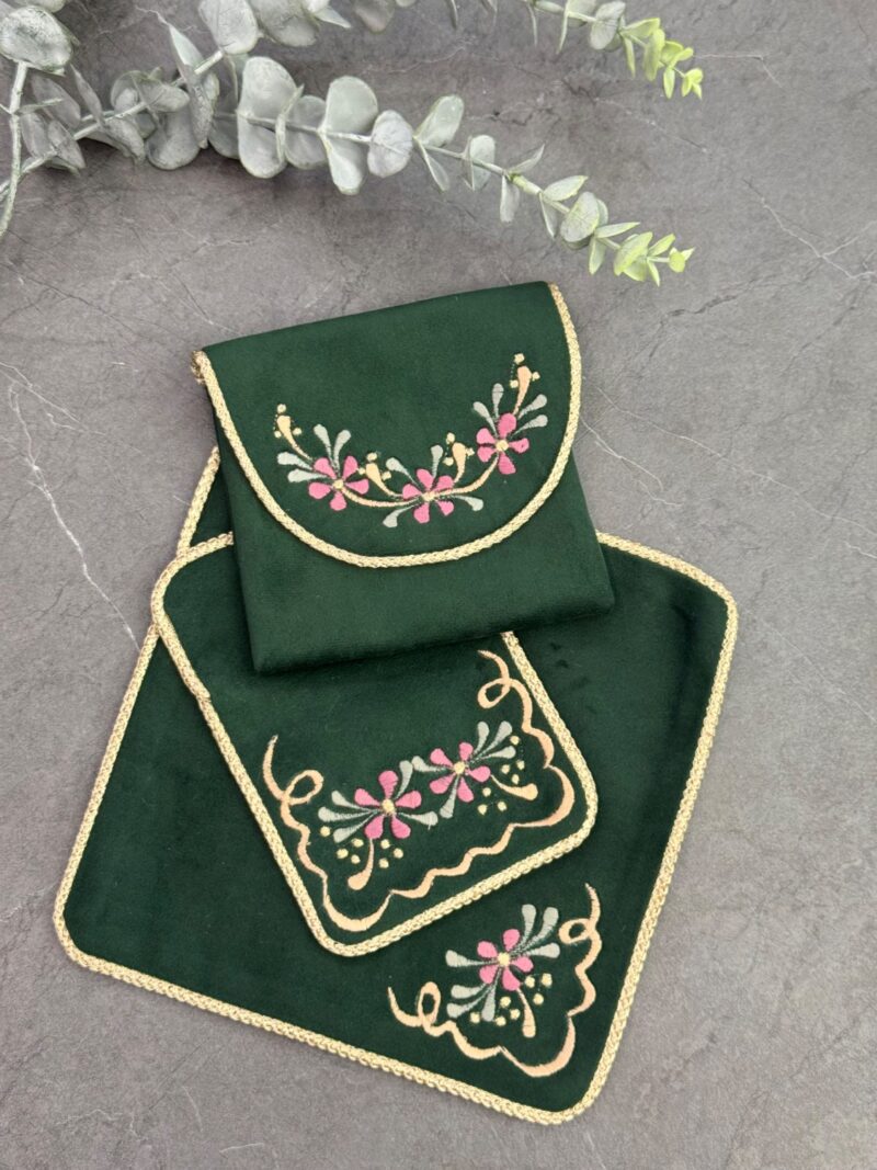 جانماز کیفی مخمل گلدوزی کد 1968 - Image 1