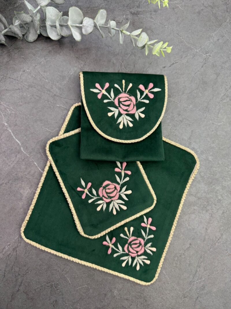 جانماز کیفی مخمل گلدوزی کد 2001 - Image 1