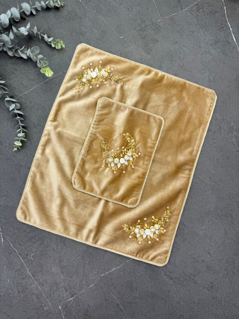 جانماز مخمل روبان دوزی کد 3002 - Image 1
